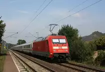 Die 101 122-0 der DB Fernverkehr mit einem IC aus Koblenz kommend durch Namedy in Richtung Köln.

Namedy
17.08.2018