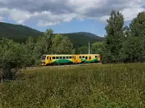 Der 814 173 als Os nach Volary am 15.08.2017 unterwegs bei Zátoň.