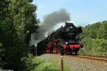 50 3610-8 dampft durch Einsiedel und zieht 110 101-3 hinter sich her.