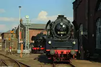 35 1097-1 steht und macht eine Pause während 50 3648-8 gedreht wird.