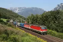 Der 200min.verspätete GAG-47041 fährt mit dem Tandem 1144.201+289 bei farbenprächtiger Spätsommerstimmung vor der Rax bei Payerbach bergwärts. 22.8.18