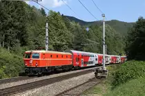 Die  Nostalgie  1144.40 fährt mit ihren Reg. in den Bhf.Payerbach/R. ein. 22.8.18