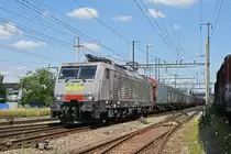 Lok 189 990-5  Novelis  durchfährt  den Bahnhof Pratteln. Die Aufnahme stammt vom 12.07.2018.