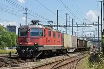 Re 420 162-0 durchfährt den Bahnhof Pratteln. Die Aufnahme stammt vom 18.07.2018.