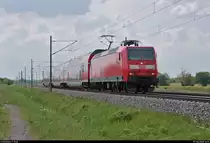 146 024 der Elbe-Saale-Bahn (DB Regio Südost) als RE 16322 (RE30) von Halle(Saale)Hbf nach Magdeburg Hbf fährt in Braschwitz auf der Bahnstrecke Magdeburg–Leipzig (KBS 340).
Aufgenommen im Gegenlicht.
[10.5.2018 | 14:21 Uhr]