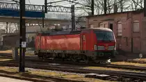 Bahnhof Wegliniec am 16. Februar 2018. Der polnische Neuzugang 170 040-7 steht vorm alten Stellwerk.