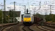 186 319-0 der Euro-Cargo-Rail  kommt aus Richtung Köln mit einem Schrottzug aus Köln-Kalk(D) nach Genk-Goederen(B) und fährt durch den Aachener-Hbf in Richtung Aachen-Schanz,Aachen-West. 
Aufgenommen vom Bahnsteig 2 vom Aachen-Hbf.
Am Abend vom 9.8.2018.
