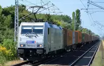 Metrans mit   386 024-4  [NVR-Number: 91 54 7386 024-4 CZ-MT] und Containerzug Richtung Polen am 22.08.18 Bf. Berlin-Hohenschönhausen.
