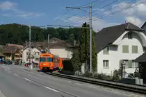 MANDARINLI
heissen die  ältesten Triebfahrzeuge vom
Regionalverkehr Bern Solothurn RBS.
In Betrieb genommen wurden sie von SZB und VBW in den Jahren   1974, 1977 und 1978 als Be 4/8 41 – 61.
Im Jahre 2006 wurden  16 Einheiten mit Niederflurzwischenwagen ausgerüstet.  Dadurch entstand die Typenbezeichnung  Be 4/12.
Durch die Inbetriebnahme der neuen Worbla-Züge werden bis 2020 sämtliche Mandarinli aus dem Worblental verschwunden sein.
Auf „MANDARINLI-JAGT“  im Worblental unterwegs mit dem grossen Freund der japanischen Eisenbahnen und  Bahnbild-Fotograf Peter Ackermann.
Impressionen vom 22. August 2018. Entstanden sind die Aufnahmen in  der ländlichen Gegend Boll -Vechigen .
Foto: Walter Ruetsch
