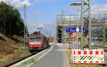 482 022-1 von der SBB-Cargo kommt  mit einem Autolleerzug aus Safenwil(CH) nach Zeebrugge-Ramskapelle(B) und kommt aus Köln-Süd,Köln-West,Köln-Ehrenfeld,Kerpen,Horrem,Buir,Merzenich,Düren,Langerwehe,Eschweiler-Hbf und fährt durch den Stolberger-Hbf in Richtung Eilendorf,Aachen-Rothe Erde,Aachen-Hbf,Aachen-Schanz,Aachen-West.
Aufgenommen vom Bahnsteig 1 in Stolberg-Hbf.
Bei Sommerwetter am Nachmittag vom 10.8.2018.
  
