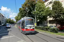 Wien Wiener Linien SL E4 (B 612) XIX, Döbling, Heiligenstadt, Heilgenstädter Straße am 27. juli 2018. - Die SL E4, die seit dem 2. Juli 2018 auf der Strecke Augasse - Nußdorf fährt,   ist eine Ersatzlinie, die die Wiener Linien wegen einer zeitweiligen Einstellung des U-Bahnbetriebs zwischen Spittelau und Heiligenstadt eingerichtet haben. Die zeitweilige Einstellung war wegen einer Generalsanierung der Bahnsteige im U-Bhf. Heiligenstadt notwendig. - Die Sanierungsarbeiten werden voraussichtlich am 26. August 2018 abgeschlossen werden.