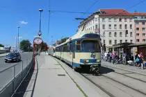 Wien Wiener Lokalbahnen (WLB) Tw 109 an der Hst. Bahnhof Meidling in der Eichenstraße (im 12. Bezirk Meidling). Datum: 25. Juli 2018.