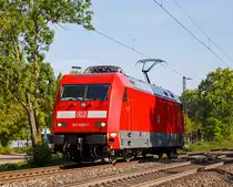 
Die 101 091-7 (91 80 6101 091-7 D-DB) der DB Fernverkehr fährt am 18.08.2018 als Lz durch Bonn in Richtung Hbf, hier kurz vor dem Hp UN Campus.