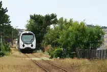 Der AMG 823/24 hat am 16.06.2014 gerade den Bahnhof Calvi verlassen und sich auf den Weg nach Ponte-Leccia gemacht