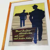 WARNPLAKAT DER DB IM SWEM-SIEGEN-LOKSCHUPPEN-KANTINE
Ein sehr fürsorglicher Warnhinweis der DEUTSCHEN BUNDESBAHN aus den 50/60er
Jahren,gesehen in der Kantine/Cafeteria beim Lokschuppen-Fest 2018 am 25.8.2018
im SIEGENER RINGLOKSCHUPPEN bei Kaffee und Kuchen.....