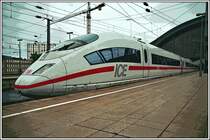 ICE als Gem�lde. Ein 403er steht am 27.05.2007 im Hauptbahnhof K�ln.