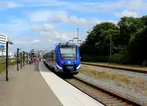 Nordjyske Jernbaner (NJ): Im Bahnhof Hjørring hält am 3. August 2018 der LINT 41 Lm 652-682 als Regionalzug nach Frederikshavn. Der Zug ist wenige Minuten früher aus Aalborg angekommen. - Lm 652-682: 95 86 6481 652-6 DK-NJJ.