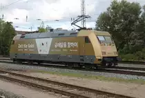 Die goldene 101 071-9 „Zeit für Gold“ beim Rangieren im Rostocker Hbf.26.08.2018