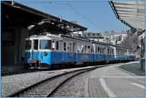 Heute eine Rarität: ein MOB Regionalzug ganz in MOB-Blau! Der MOB ABDe 8/8 4002 VAUD wartet mit zwei Reisezugwagen als Regionalzug 2224 nach Zweisimmen in Montreux auf die Abfahrt. 21. August 2018