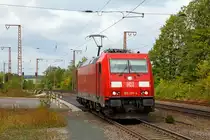 
Die 185 271-4 (91 80 6185 271-4 D-DB9 der DB Cargo Deutschland AG fährt am 30.08.2018 als Lz durch Wilnsdorf-Ruderdorf in Richtung Dillenburg. 

Die Bombardier RAXX F140 AC2 wurde 2006 unter der Fabriknummer 34126 gebaut. 

Hinweis: Aufnahme vom Bahnsteig.