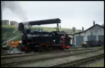 99749 dampft hier am 2.9.1995 in Oberwiesenthal in Richtung Lokschuppen.
