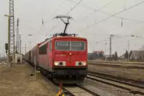 Das Wetter ist mies am 20. Februar 2018 in Großkorbetha. Doch auch da fahren Züge. 155 056-5 ist der Beweis. 