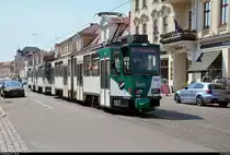 Tatra KT4D, Wagen 157  Temirtau  und Wagen 251, der ViP Verkehrsbetrieb Potsdam GmbH als Fahrschule erreicht die Haltestelle Nauener Tor.
[31.5.2018 | 11:52 Uhr]