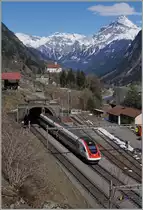 Ein ICN  auf seiner Fahrt Richtung Arth-Goldau verlässt in Wassen die mittlere, 185 Meter lange Entschigtal Galerie.
17. März 2016