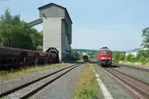 233 510 setzt in Pechbrunn an den Containerzug um, 17.08.2017