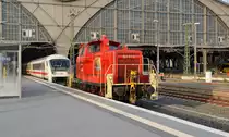 363 151 der RP Railsystems hat am Morgen des 01.09.18 den IC 2068 im Leipziger Hbf bereitgestellt und fährt nun wieder ins Gleisvorfeld.