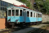 FERROVIA GENOVA CASELLA FGC
NORMALBETRIEB
Beim A2 handelt es sich um den historischen Triebwagen der FGC. Erst dieses Jahr wurde er nach der mustergültigen Aufarbeitung erneut dem Betrieb übergeben. Zum Einsatz gelangt er jeden Samstag auch auf einem Regionalzugpaar (Genova ab 11:58, Casella ab 13:18) sowie für Fotofahrten. Am 6. Juli 2018 präsentierte sich der A2 zur grossen Freude des Bahnfotografen aus der Schweiz neben der Werkstätte Genova P. Manin an der Morgensonne.
Foto: Walter Ruetsch
