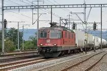 Re 420 285-9 durchfährt den Bahnhof Möhlin. Die Aufnahme stammt vom 06.09.2018.