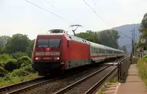 101 087-5 kommt mit einem IC 2202 aus Koblenz-Hbf(D) nach Norddeich-Mole(D) und kommt aus Richtung Koblenz und kommt durch Namedy in Richtung Bonn,Köln. 
Aufgenommen vom Bahnsteig 2 in Namedy. 
Bei Sommerwetter am Vormittag vom 17.8.2018.