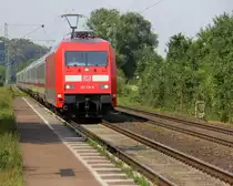 101 118-8 DB kommt mit einem IC 1911 aus Dortmund-Hbf(D) nach Stuttgart-Hbf(D) und kommt aus Richtung Köln-Hbf,Köln-West,Köln-Süd,Köln-Eifeltor,Hürth,Brühl,Sechtem,Bornheim,Roisdorf bei Bornheim,Bonn-Hbf,Bad-Godesberg,Rolandseck,Remagen,Sinzig,Bad Breisig,Brohl-Lützing und fährt durch Namedy in Richtung Andernach,Weißenthurm,Urmitz,Koblenz-Lützel,Koblenz. Aufgenommen vom Bahnsteig 2 in Namedy. 
Bei Sommerwetter am Nachmittag vom 17.8.2018.