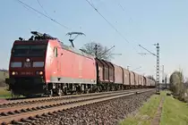 Mit einem gemischten Güterzug (Chiasso - Mannheim Rbf) fuhr am 07.04.2017 die 185 095-7 bei Hügelheim durchs Rheintal in Richtung Freiburg (Breisgau).