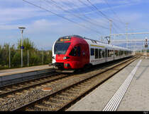 tpf - Nachschuss des Triebwagen RABe 527 194 bei der ausfahrt in INS nach Neuenburg am 21.09.2018