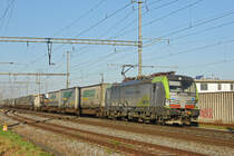 Siemens Vectron der BLS 475 415-6 durchfährt den Bahnhof Rheinfelden. Die Aufnahme stammt vom 11.09.2018.