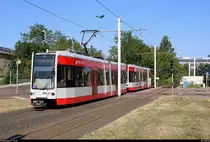 MGT-K (Bombardier Flexity Classic), Wagen 668 und Wagen 6??, der Halleschen Verkehrs-AG (HAVAG) als Linie 9 von Göttinger Bogen nach Hauptbahnhof erreichen die Haltestelle Glauchaer Platz.
[29.6.2018 | 9:12 Uhr]