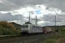 185 540  EC Kassel Huskies  am 25.09.2018 mit einem Containerzug zwischen Friedland und Eichenberg.