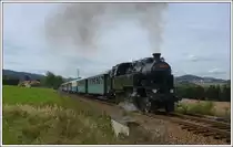 433 001 kurz nach der Ausfahrt in Holubov mit ihrem Sonderzug OS 28863 von Budweis nach Krumau an der Moldau am 22.9.2018.