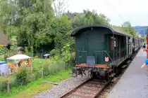 Blick auf den Aussendurchgang neben dem Postabteil des Zweiachsers FZ 203 der ehemaligen Mittel-Thurgau Bahn. Heute DVZO, Aufnahme in Bäretswil, 2.September 2018 