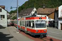 WALDENBURGRBAHN BLT/WB
Regionalzug mit BDe 4/4 15 als Strassenbahn bei Oberdorf am 22. September 2018.
Foto: Walter Ruetsch