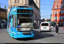 MGT6D, Wagen 614 mit Werbung für Radio Brocken, der Halleschen Verkehrs-AG (HAVAG) als Linie 8 von Rennbahnkreuz nach Trotha verlässt die Haltestelle Marktplatz.
Diese Linie hat aufgrund von Baumaßnahmen einen anderen Laufweg.
[29.6.2018 | 9:37 Uhr]