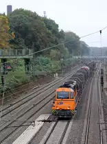 Kreisbahn Siegen-Wittgenstein (Siegener Kreisbahn) Lok 43 // Duisburg, Abzweig Lotharstraße // 21. Oktober 2016
Umgeleiteter Güterzug der Relation Dortmund-Obereving - Herdorf.