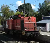 DIESELLOK 203 115-1(RAIL CARGO CARRIER) HELD DER SCHIENE  IN AU/SIEG
Am 25.9.2018 konnte ich 203 115-1 auf Rangierfahrt im Bahnhof AU/SIEG einfangen..
Im Rahmen von Geisbauarbeiten zog sie später einen schweren Kranwagen...
Mit der großformatigen Seitenaufschrift  Held der SCHIENE  hatte ich sie bisher
noch nie vor der Linse....