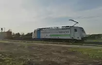 Bei diesem Bild habe ich versucht dem Gegenlicht ein Schnippchen zu schlagen als die 186 421 mit einem Klv bei Gubberath gen Köln gefahren. 17.9.2018