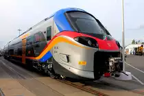 Auf der InnoTrans am 22.09.2019 präsentiert Alstom den Pop-Zug von Trenitalia, einen Regionalzug auf Basis unserer neuen Plattform Coradia Stream.
Entworfen und hergestellt in Italien, ist Pop ein Elektrotriebzug mit einem Deck, bestehend aus 3 oder 4 Fahrzeugen, die mit zwei Drehgestellen ausgestattet sind. Er kann mit einer Höchstgeschwindigkeit von 160 km/h fahren und bietet in seiner 4-teiligen Version Platz für mehr als 300 Passagiere, in seiner 3-teiligen Ausführung für über 200 Passagiere.

