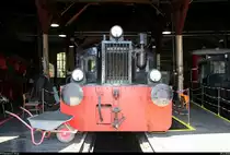 Anlässlich der Eröffnung der neuen Zugbildungsanlage (ZBA) in Halle (Saale) nahe der Berliner Brücke öffnete auch das DB Museum Halle (Saale) bei freiem Eintritt seine Pforten.
Blick auf 310 842-0 (100 824-4 | Kö 5142) der Traditionsgemeinschaft Bw Halle P e.V., die im Ringlokschuppen ausgestellt ist.
[29.6.2018 | 11:54 Uhr]