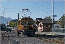 50 Jahre Blonay Chamby - MEGA BERNINA FESTIVAL: Die RhB Ge 2/2 161 (ex BB Ge 2/2 61) und die Schwesterlok 162  Asnin  (Eselchen) wurden 1911 als Vorspannlok für die Bernina Bahn beschafft. Um dem Personal den Durchgang zum Zug zu ermöglichen, wurden ein Durchgang geschaffen und die Lok zeigt sich deshalb mit ihren typischen, geteilten Motorvorbauten.
Die Lok wurde braun und mit Lyrastromabnehmer ausgeliefert, zwischenzeitlich erhielten die beiden nun als Rangierloks eingesetzten Ge 2/2 161 und 162 eine orangen Anstrich und Einholstromabnehmer, wobei die RhB ihre für das Mega Bernina Festival nach Blonay/Chamby eingeladene Lok zur grossen Freude und Überraschung wieder braun lackierte und mit einem Scherenstromabnehmer ausstattete. 

Das Bild zeigt die 107 Jahre alte Lok beim Rangieren in Blonay am 9. Sept. 2018.