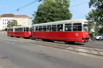 Wien Wiener Linien SL 49 (E1 4542 + c4 1339) XIV, Penzing, Breitensee, Hütteldorfer Straße / Missindorfstraße am 23 Juli 2018. - Bombardier-Rotax, vorm. Lohnerwerke, baute 1975 sowohl den Tw E1 4542 als auch den Bw c4 1339.